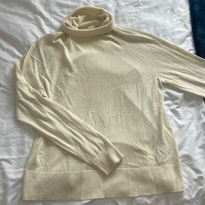 Size M H&M Basics Shirt. Sweater feel, buttery soft material!!